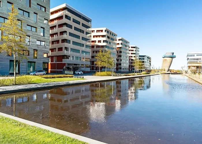 Stor Leilighet I Jattavagen